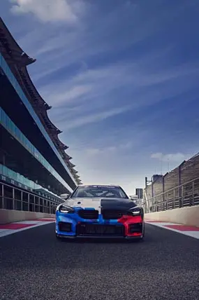 تصویر باشکوه BMW M2 2026 برای پس زمینه موبایل