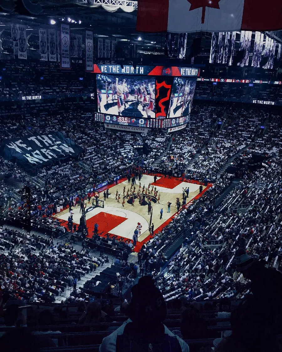 عکس ورزشی از سالن تورنتو و مسابقات NBA با کیفیت بالا