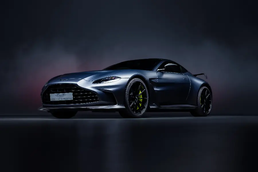 تصویر Aston Martin با کیفیت بالا و طراحی لوکس