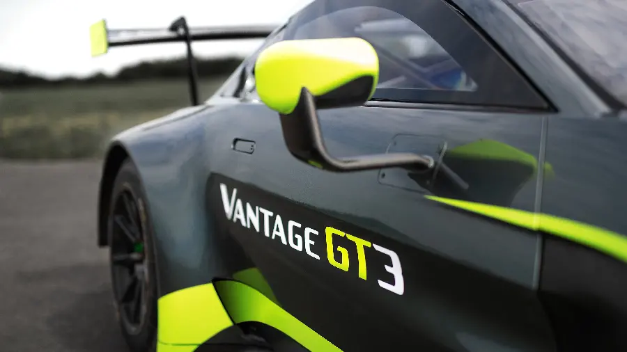 عکس مسابقه ای استون مارتین Vantage GT3