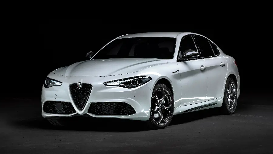 تصویر آلفارومئو Giulia Veloce TI Q4 با کیفیت 5K