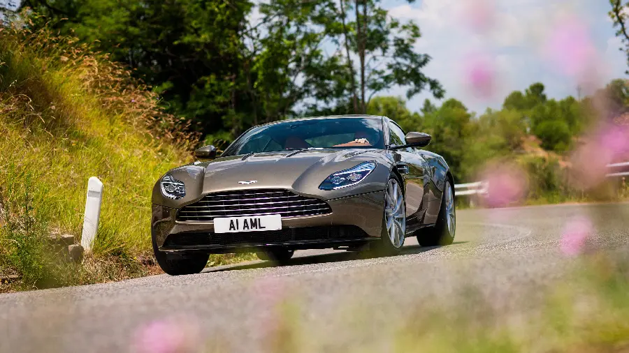 عکس ماشین استون مارتین DB11 با کیفیت HD