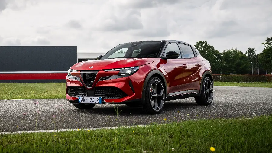 تصویر آلفارومئو Junior Elettrica Veloce 2024 با کیفیت 4K