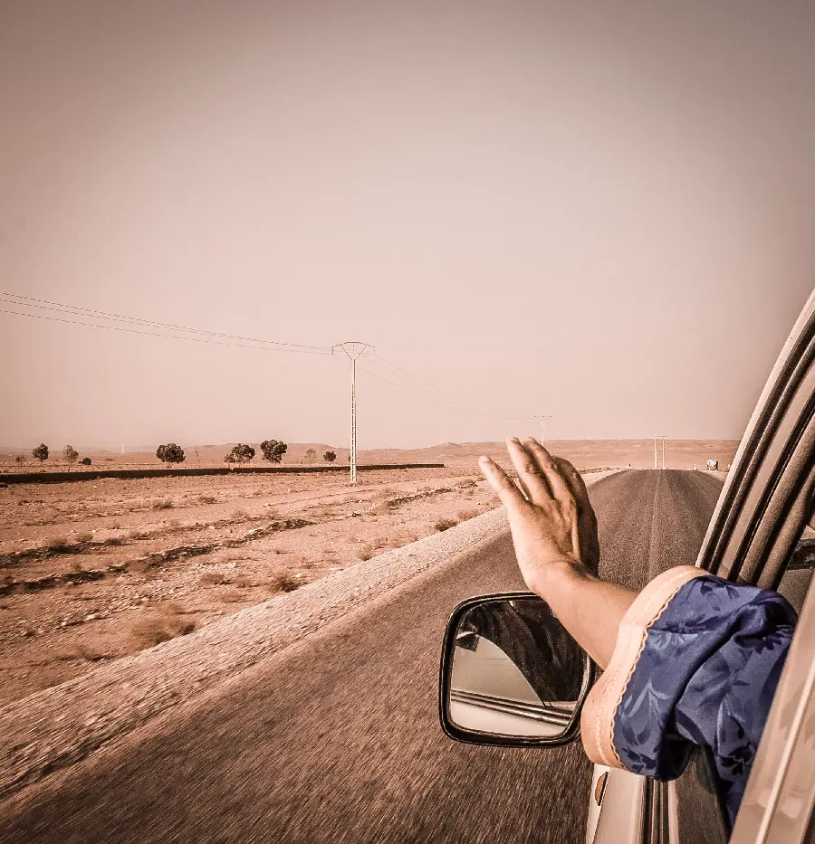 عکس راننده در بیابان با کیفیت اچ دی