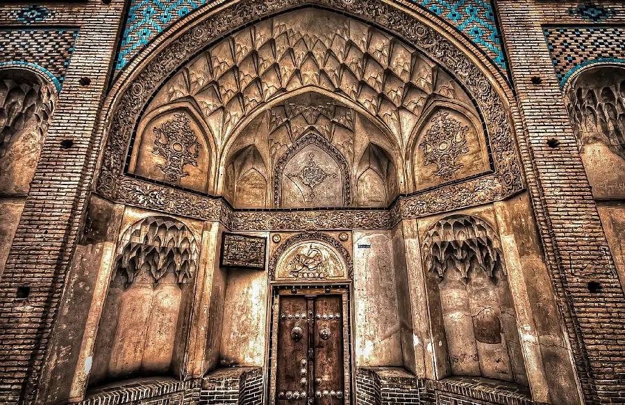 تصویر معماری اسلامی ایران با طراحی سنتی و تاریخی با کیفیت 4K