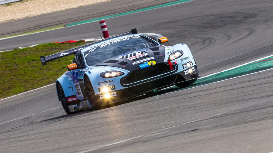 عکس استون مارتین V12 Vantage GT3 با کیفیت HD