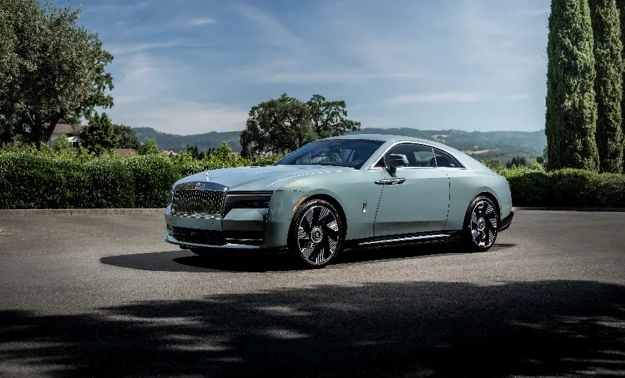 تصویر Rolls Royce Spectre با کیفیت بالا برای چاپ