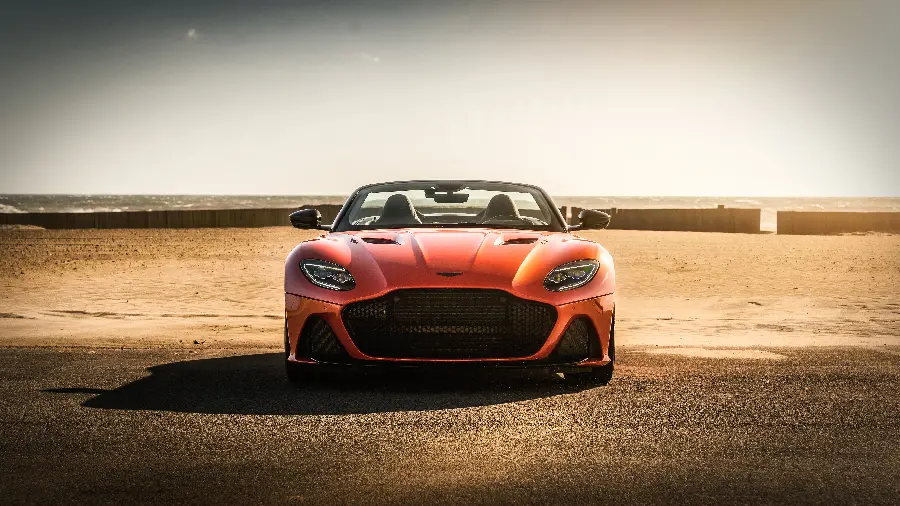 تصویر جذاب استون مارتین DBS Superleggera Volante