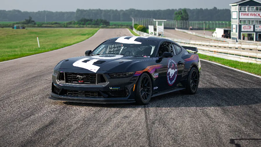 تصویر Ford Mustang با طراحی تاریک و کیفیت 5K