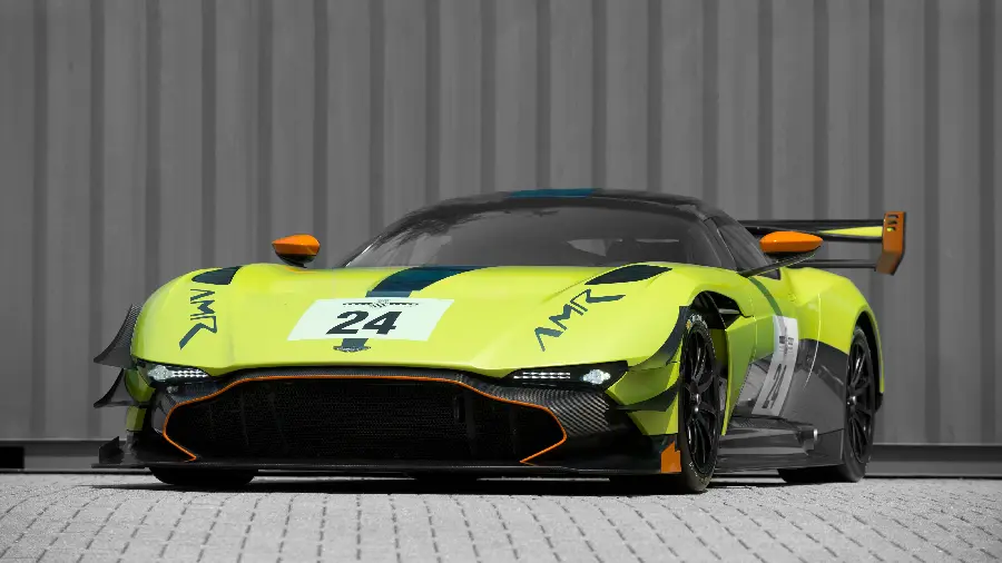 تصویر خیره کننده استون مارتین Vulcan AMR Pro