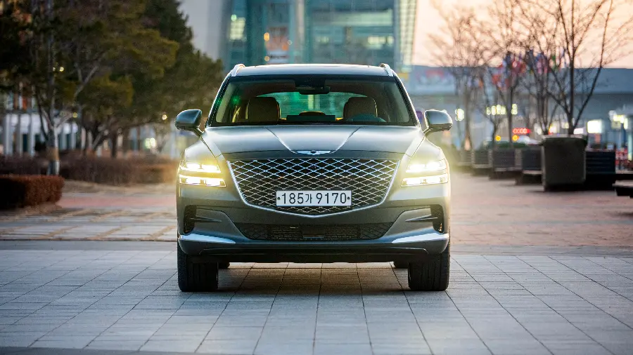 تصویر ماشین جنسیس GV80 کوپه 2025 با کیفیت بالا