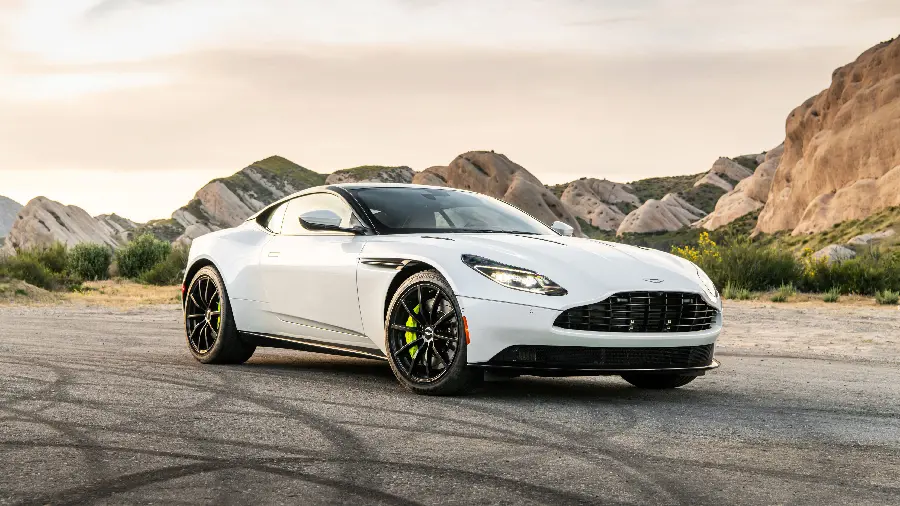 عکس با کیفیت استون مارتین DB11 AMR 2020
