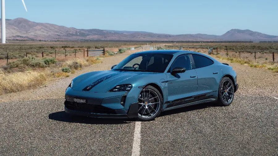 عکس Porsche Taycan با کیفیت 5K برای والپیپر