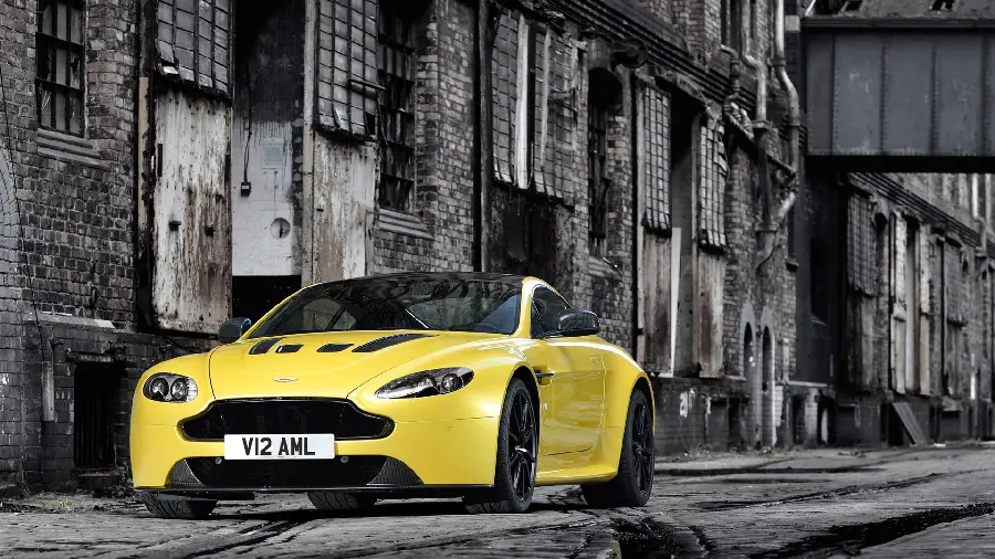 والپیپر استون مارتین V12 Vantage S 2014 با کیفیت عالی