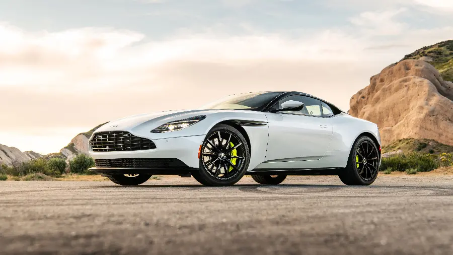 تصویر جذاب استون مارتین DB11 AMR 2020