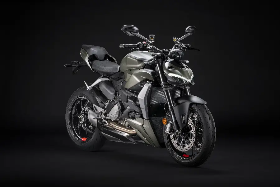 عکس Ducati Streetfighter V2 با پس زمینه تاریک