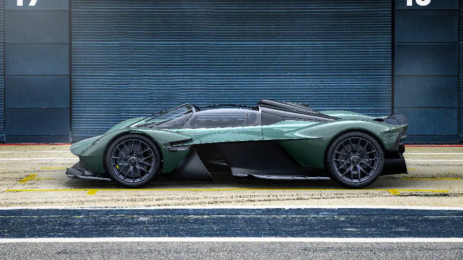 عکس هنری استون مارتین والکری Spider 2021