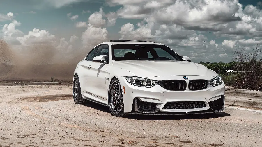 عکس ماشین BMW M4 رنگ آلپاین وایت با کیفیت HD