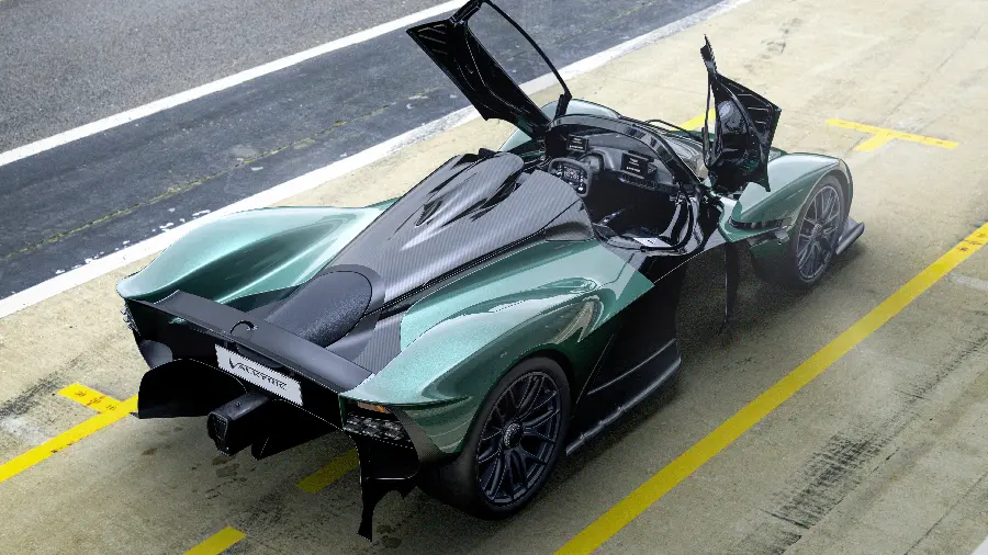 والپیپر استون مارتین والکری Spider 2021 5K