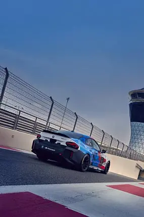 عکس خیره کننده از نمای جانبی BMW M2 Racing