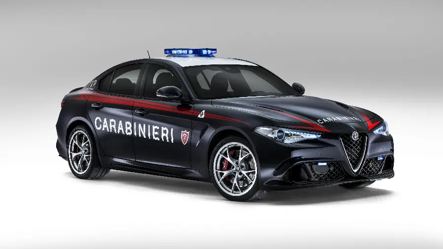 تصویر آلفارومئو Giulia Quadrifoglio 2016 برای دانلود