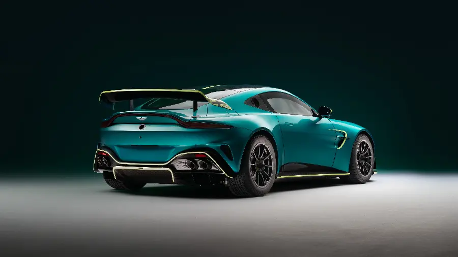 والپیپر مسابقه ای استون مارتین Vantage GT4 2024