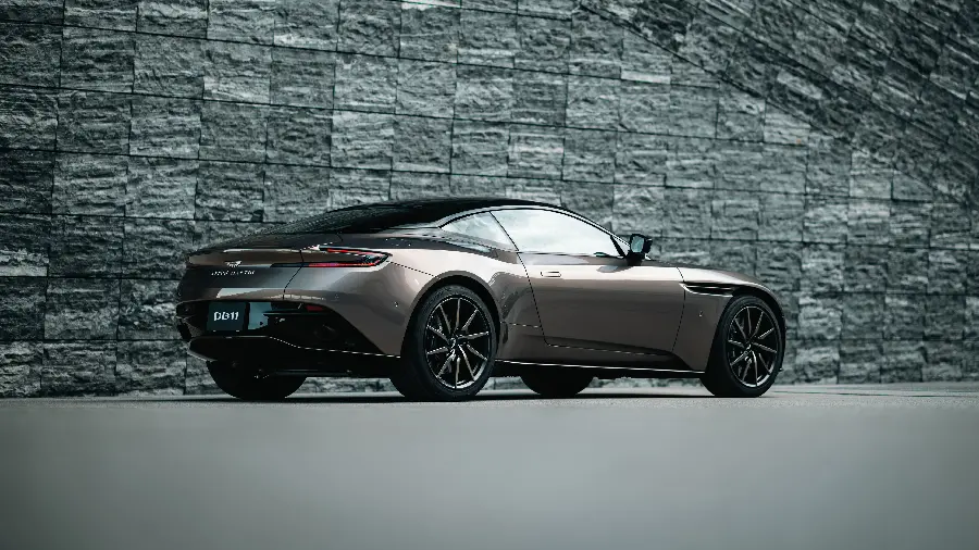 تصویر جذاب استون مارتین DB11 V8 طراحی شده توسط Q