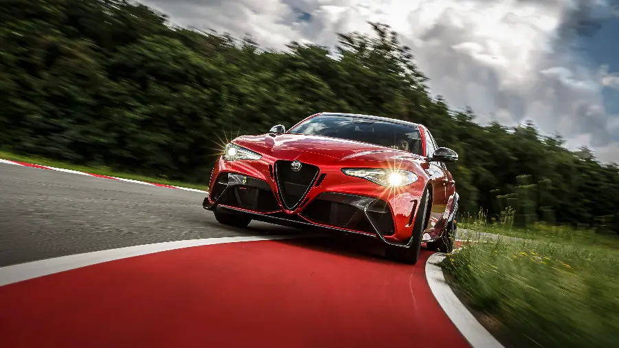 والپیپر آلفارومئو Giulia GTAm 2020 با کیفیت 5K
