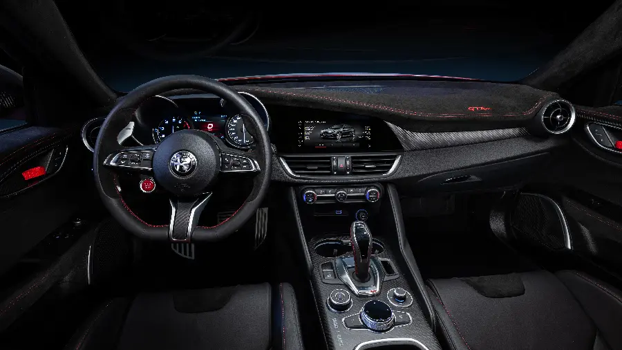 عکس داخلی آلفارومئو Giulia GTAm 2020 با کیفیت HD
