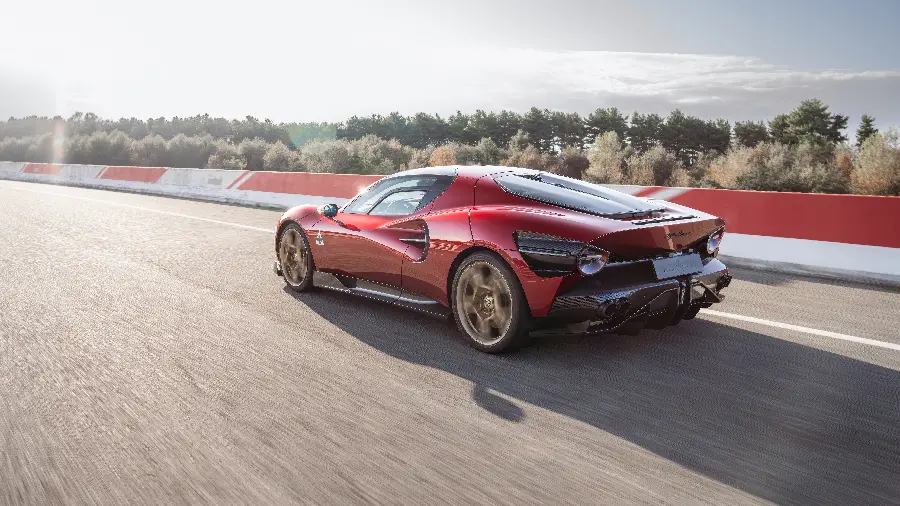 تصویر آلفارومئو 33 Stradale 2025 با کیفیت بالا
