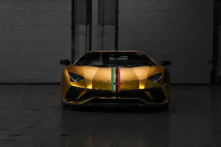 تصویر Lamborghini Aventador با رنگ طلایی و پس زمینه تاریک