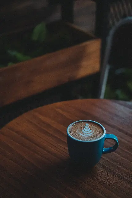 تصویر میز چوبی با فنجان و قهوه با کیفیت فول اچ دی
