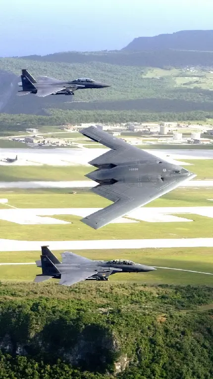 تصویر نظامی B-2 Spirit با کیفیت HD برای قاب موبایل