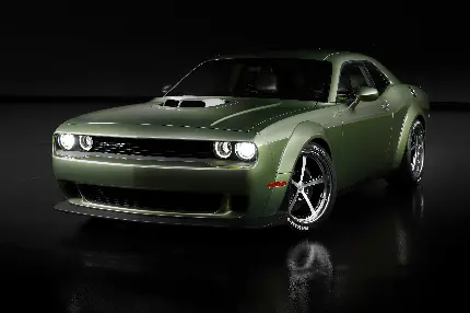 عکس Dodge Challenger با پس زمینه تاریک و کیفیت بالا