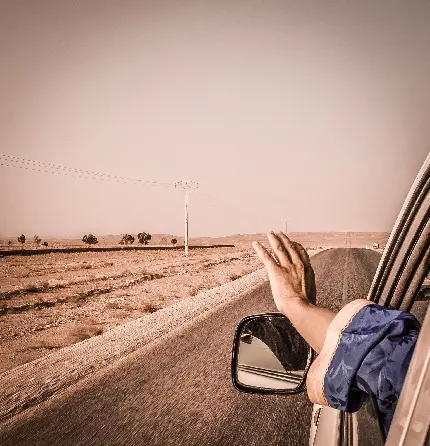 عکس راننده در بیابان با کیفیت اچ دی