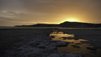 زیباترین تصویر رودخانه و کوهستان در غروب با کیفیت 4K