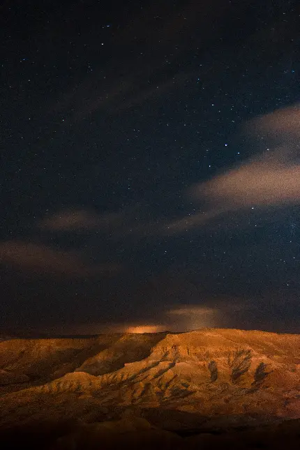 تصویر آسمان شب بر فراز بیابان با کیفیت اچ دی