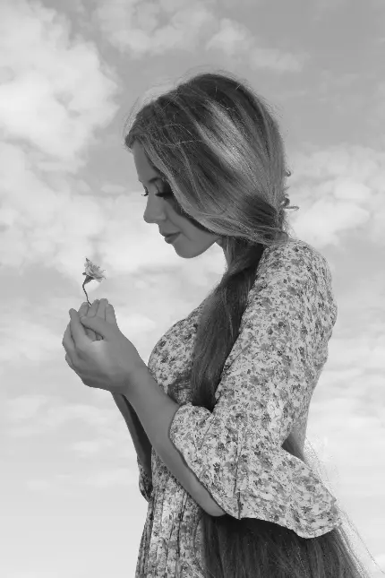 عکس دوست داشتنی از دختر و گل با کیفیت فول اچ دی