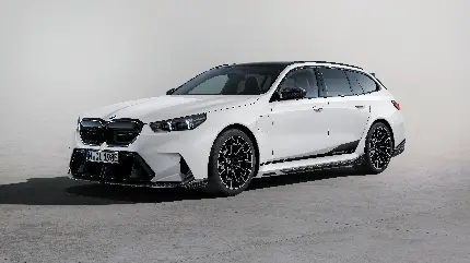 عکس خیره کننده بی ام و M5 M