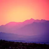 عکس غروب آفتاب با آسمان صورتی و کوهستان برای دانلود رایگان