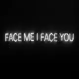 والپیپر نئون سفید با متن Face Me I Face You در تاریکی