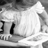 چاپ قاب موبایل و گوشی تصویر پوز هنری با طراحی سوزن‌دوزی با کیفیت بالا