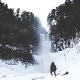 تصویر شخصی در پایین آبشار برندیواین برای والپیپر و بک گراند
