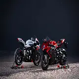 عکس موتورسیکلت MV Agusta با بک گراند تاریک و کیفیت 8K