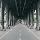 تصویر دوچرخه سواری در مسیر فولادی برای والپیپر و بک گراند