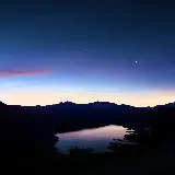 عکس شب تاریک با ماه و کوه با کیفیت HD