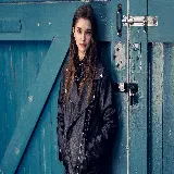 عکس مدل دختر با ژاکت با کیفیت 5K و رزولوشن عالی
