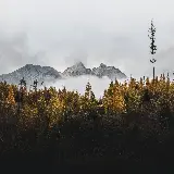 تصویر پاییزی از طبیعت نزدیک کوه های های تاترا