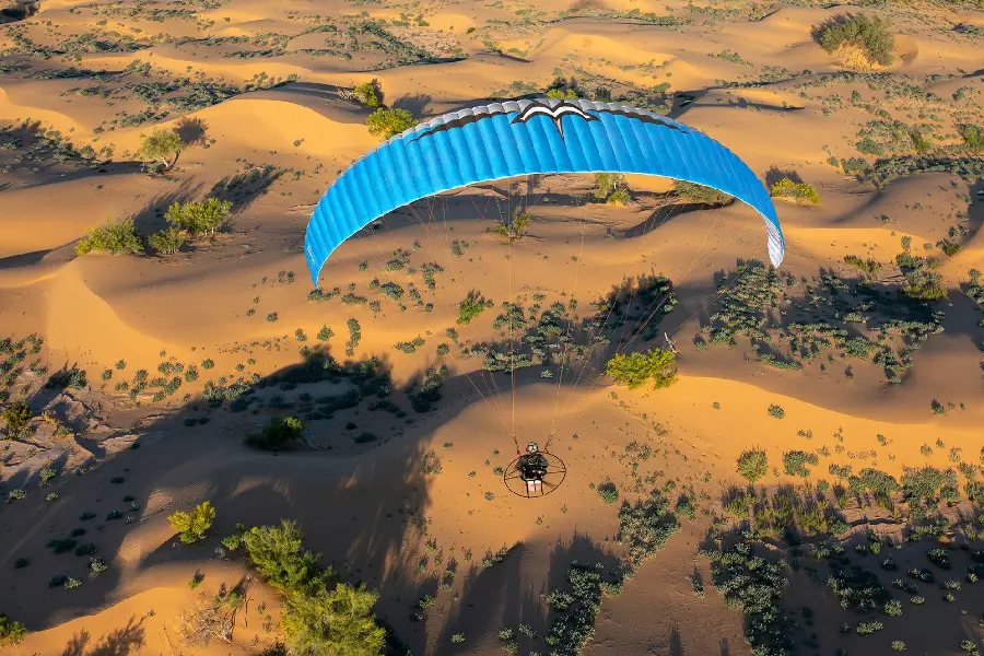 تصویر زمینه ورزش پاراموتور با کیفیت اچ دی و مناسب برای چاپ