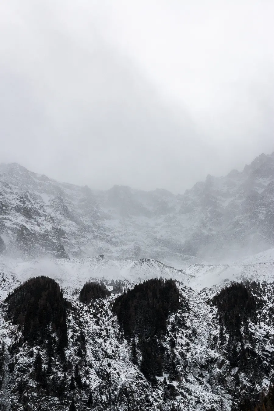 پوستر دیواری سه بعدی طرح کوهستان برفی با مه و برف برای اتاق